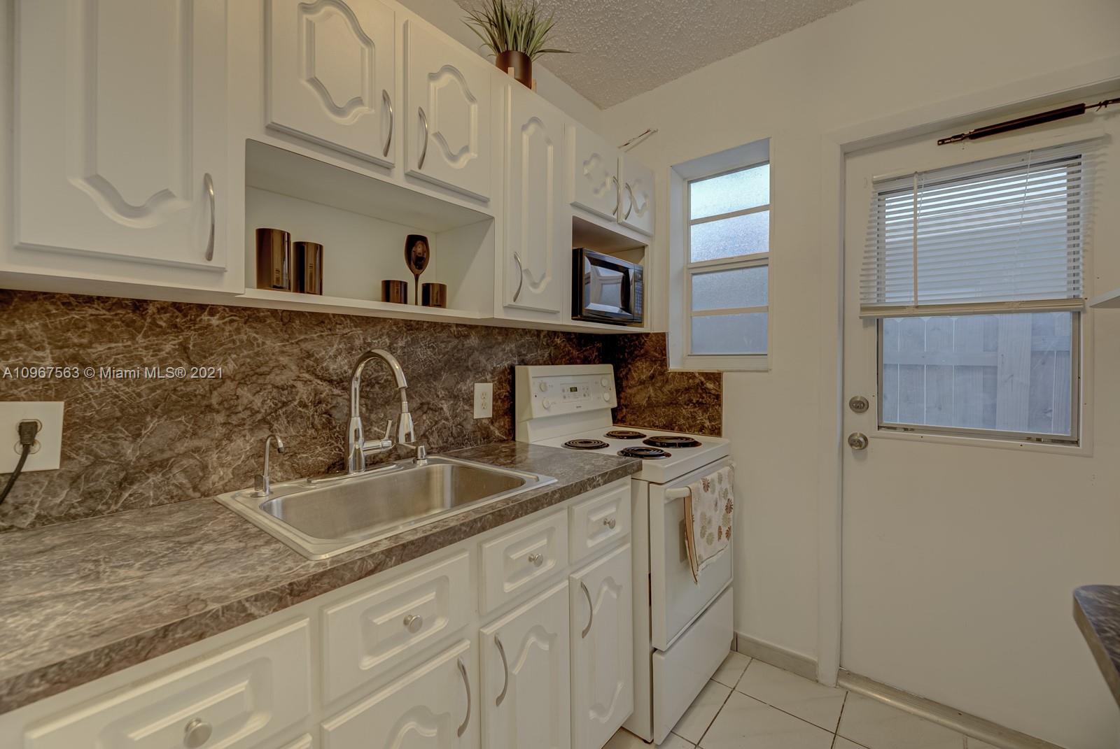 See details / 1900 sq. ft. $ 2020-12-07 0 Photo