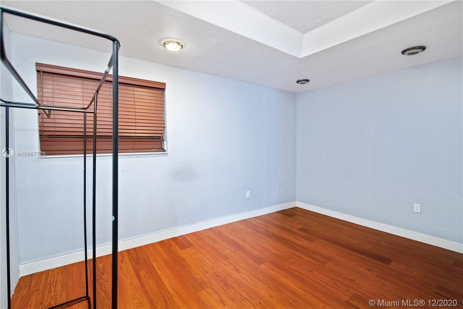 See details / 3549 sq. ft. $ 2020-12-07 0 Photo