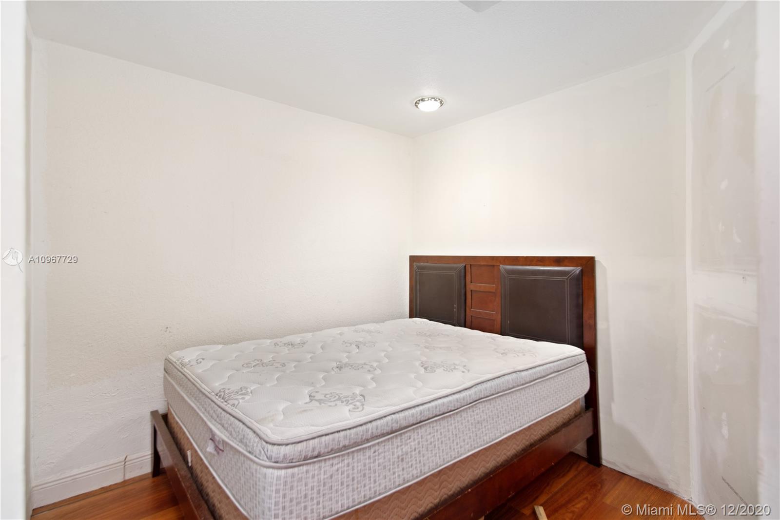 See details / 3549 sq. ft. $ 2020-12-07 0 Photo