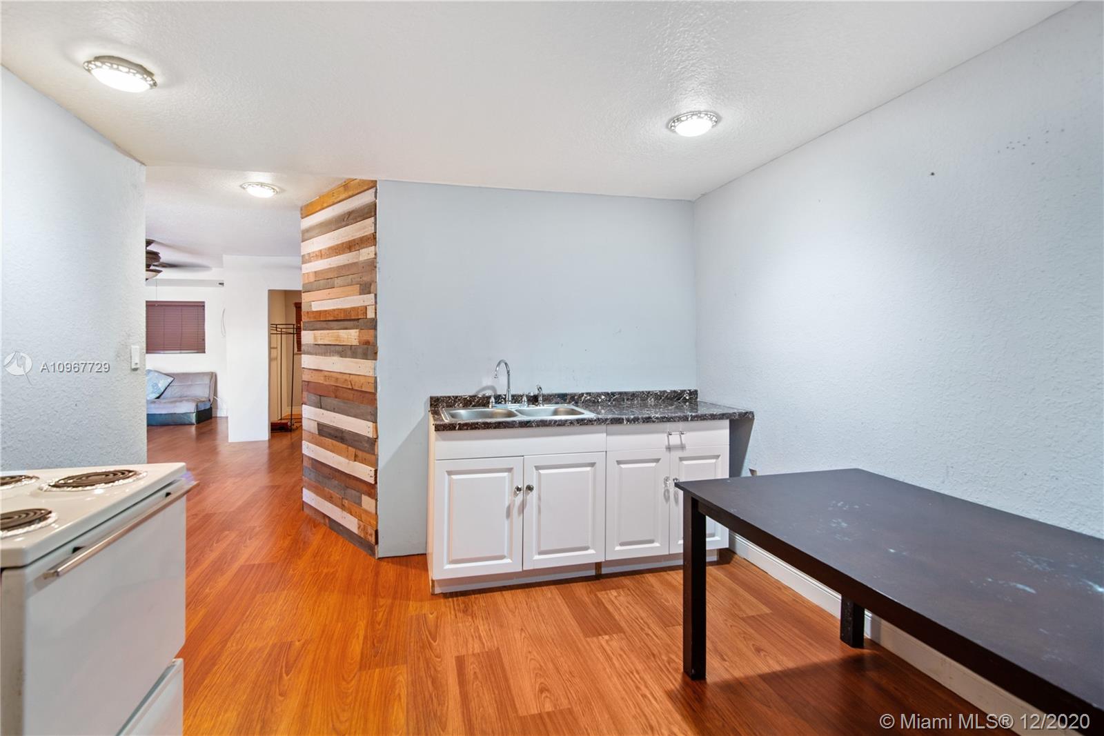 See details / 3549 sq. ft. $ 2020-12-07 0 Photo