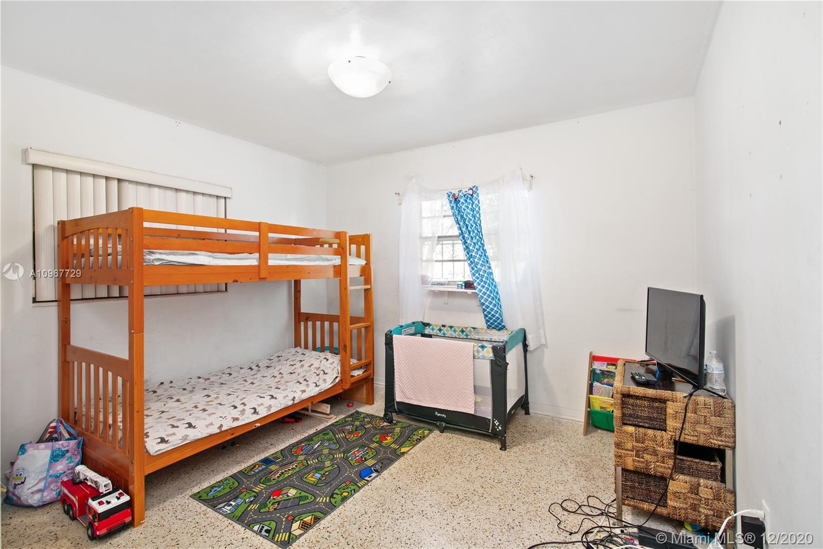 See details / 3549 sq. ft. $ 2020-12-07 0 Photo