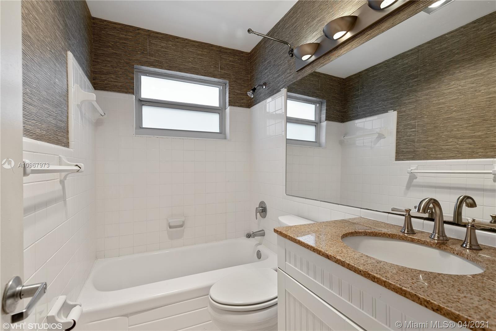 See details / 2431 sq. ft. $ 2021-03-10 0 Photo