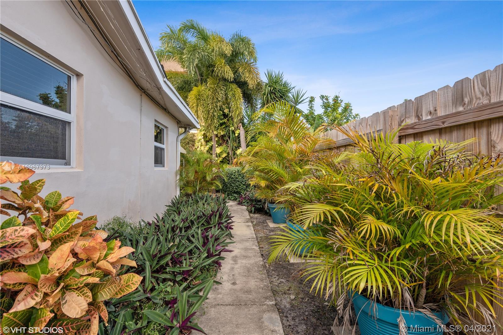 See details / 2431 sq. ft. $ 2021-03-10 0 Photo