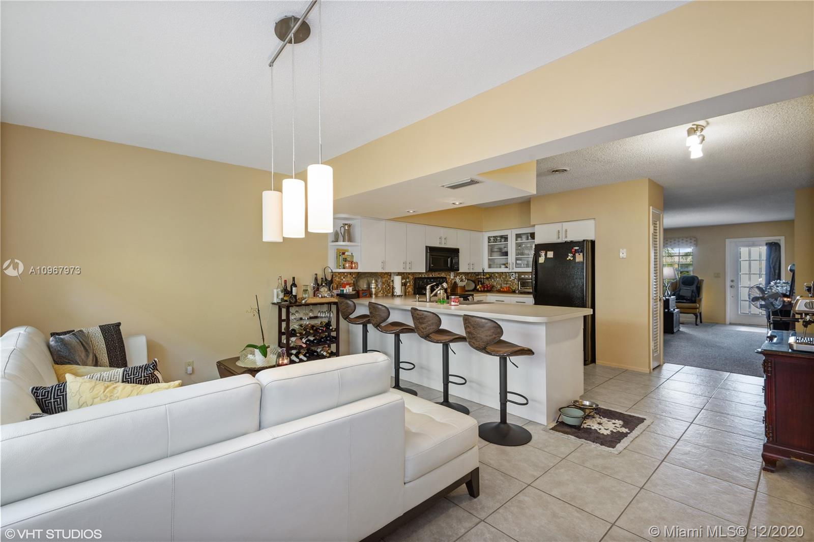 See details / 2431 sq. ft. $ 2021-03-10 0 Photo
