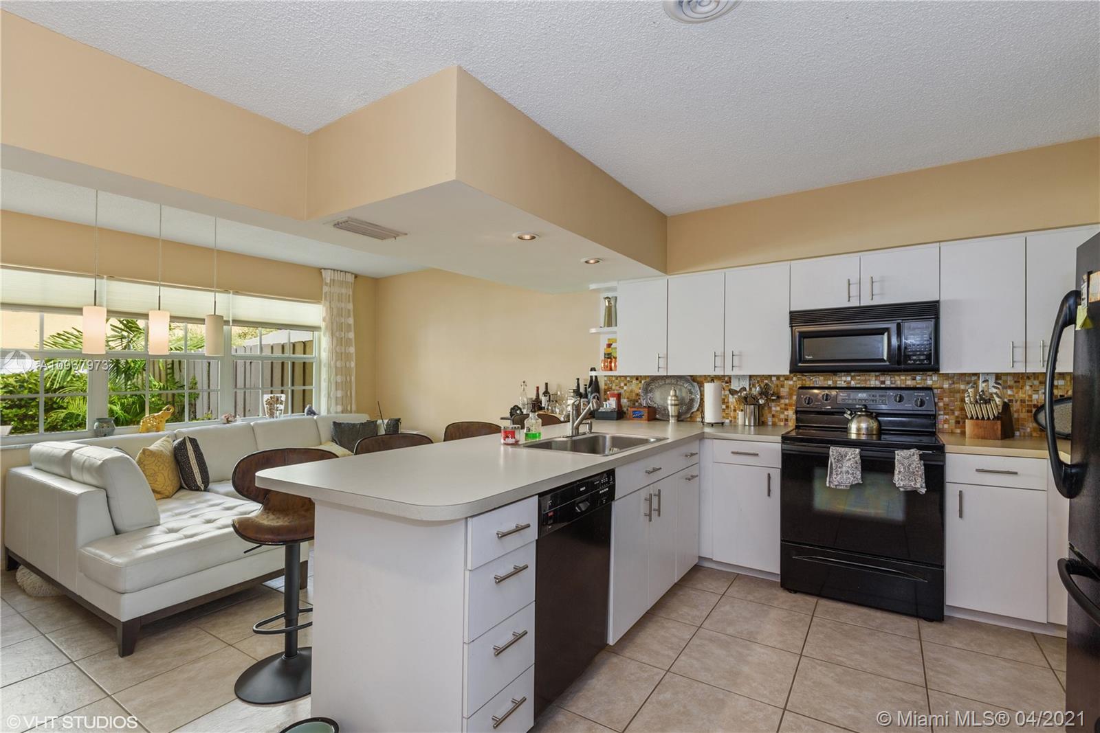 See details / 2431 sq. ft. $ 2021-03-10 0 Photo