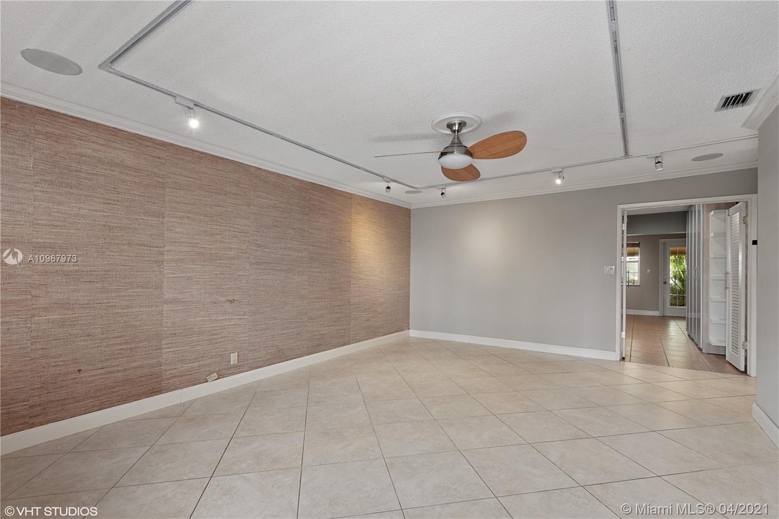 See details / 2431 sq. ft. $ 2021-03-10 0 Photo