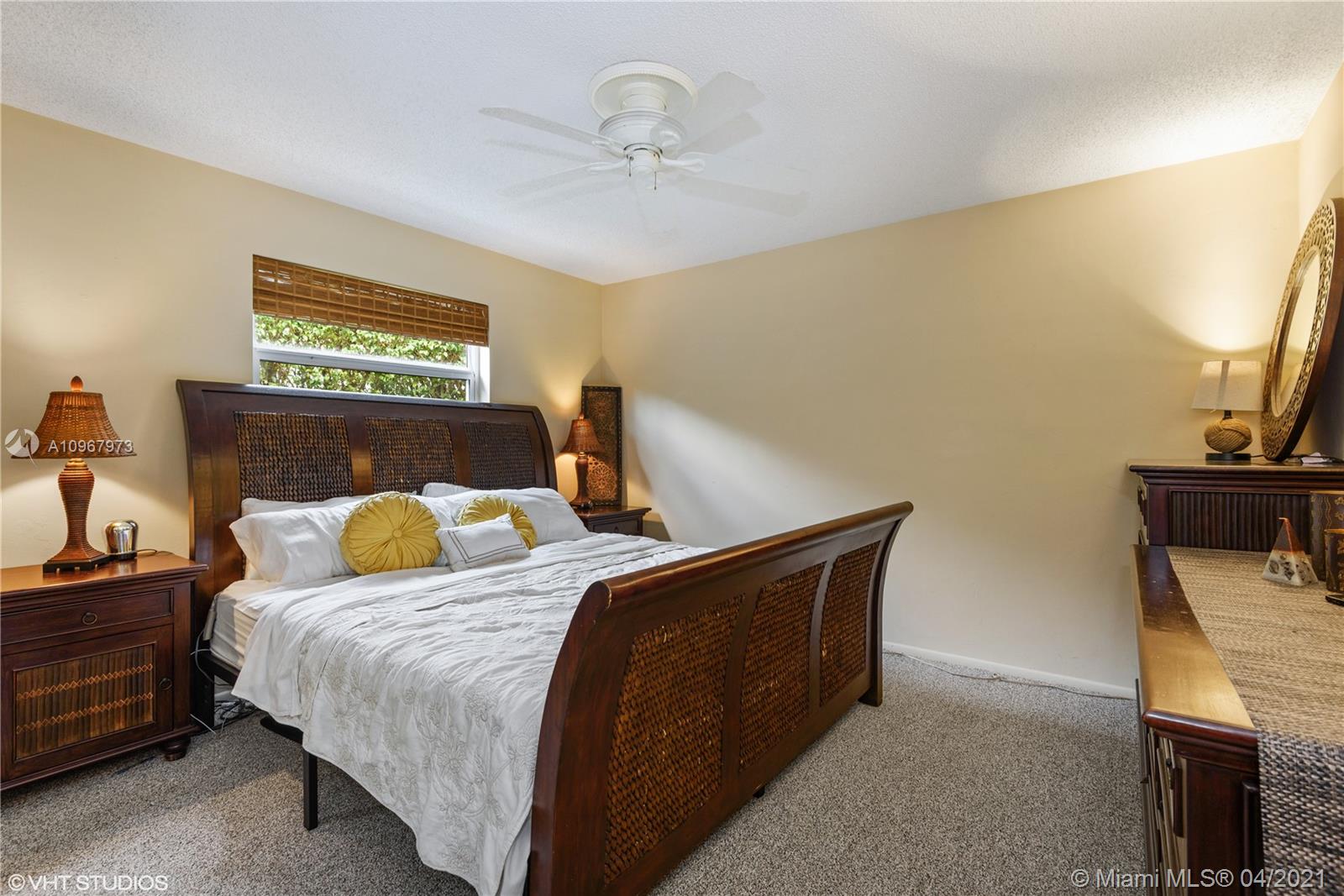 See details / 2431 sq. ft. $ 2021-03-10 0 Photo