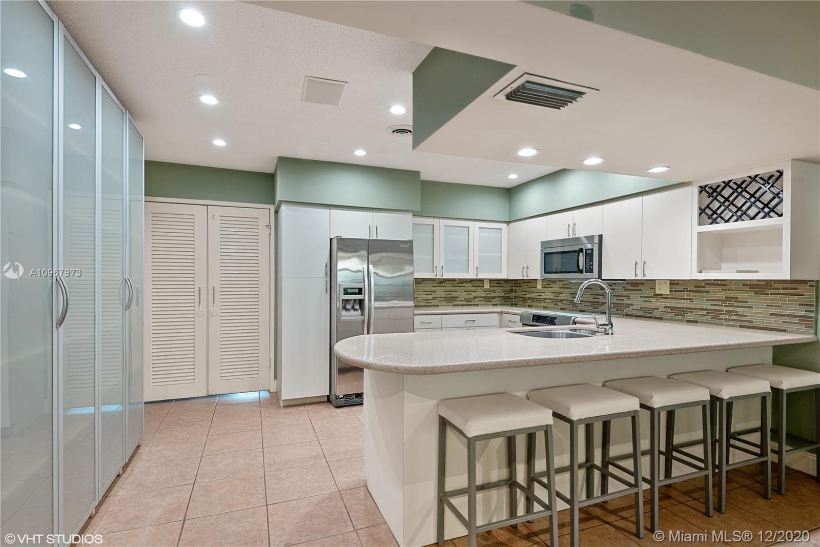 See details / 2431 sq. ft. $ 2021-03-10 0 Photo