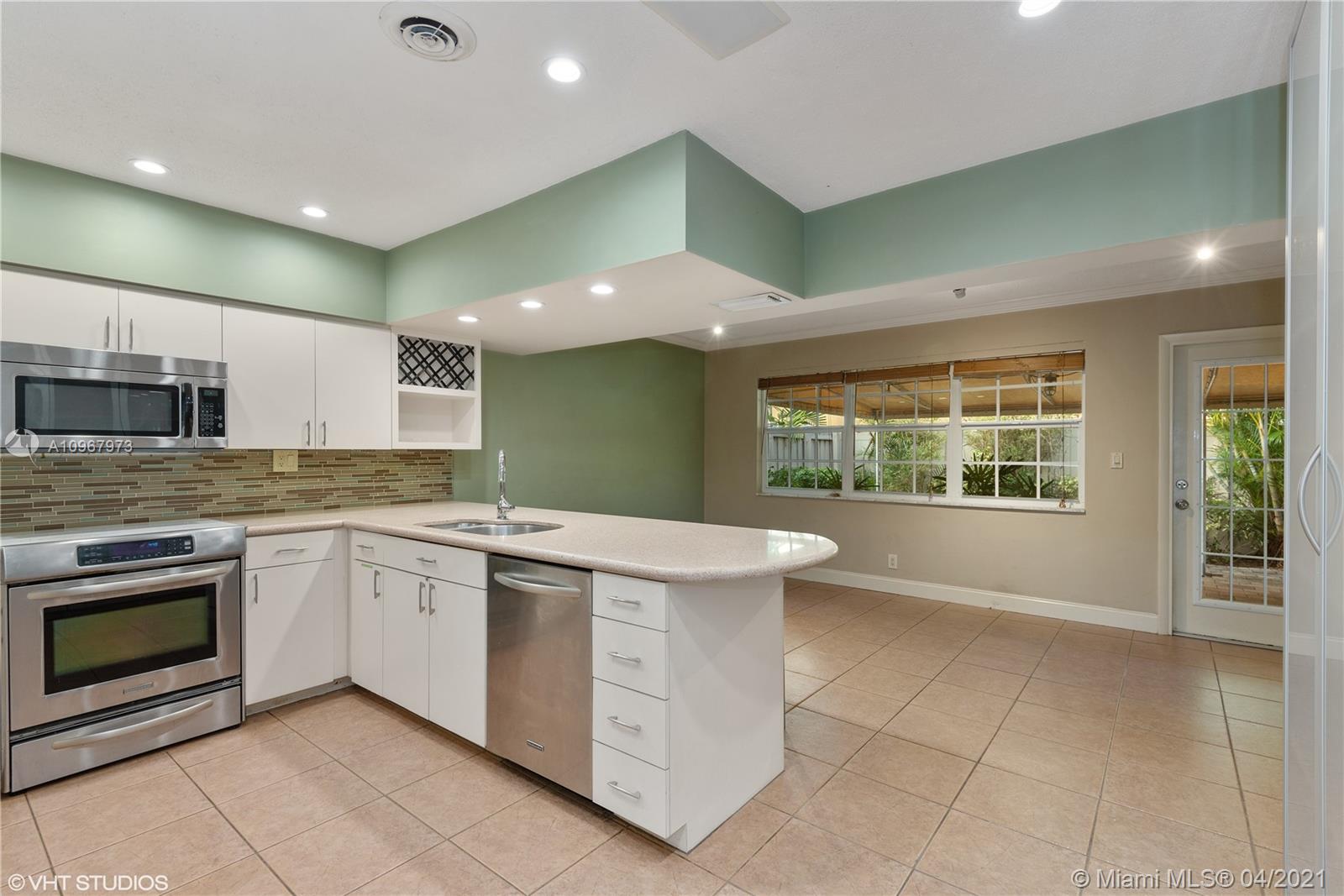 See details / 2431 sq. ft. $ 2021-03-10 0 Photo