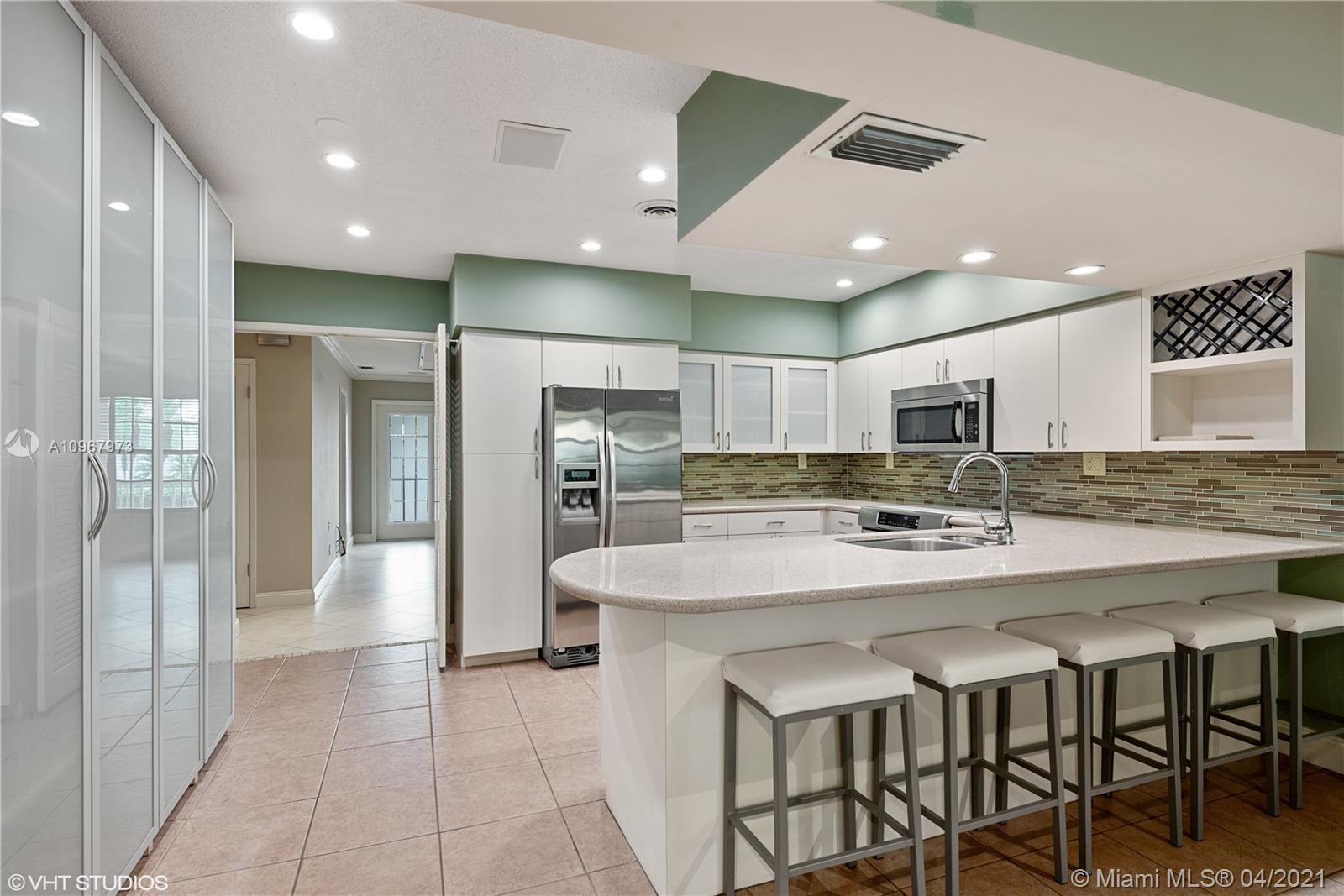 See details / 2431 sq. ft. $ 2021-03-10 0 Photo