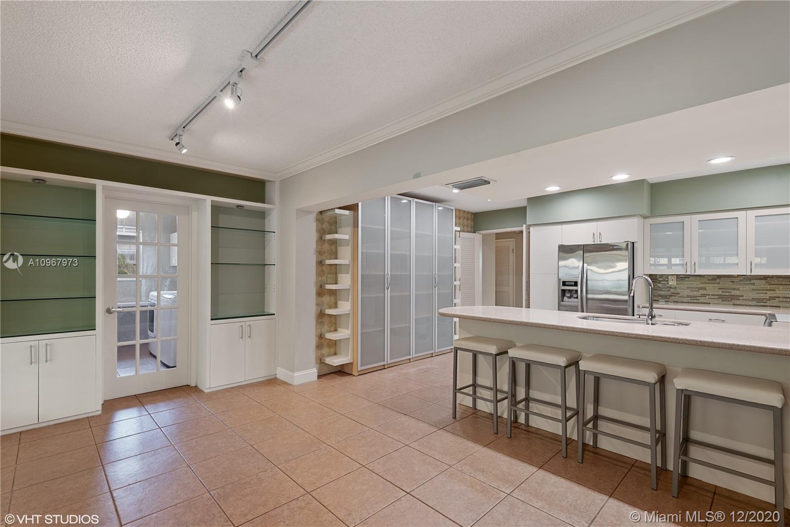 See details / 2431 sq. ft. $ 2021-03-10 0 Photo