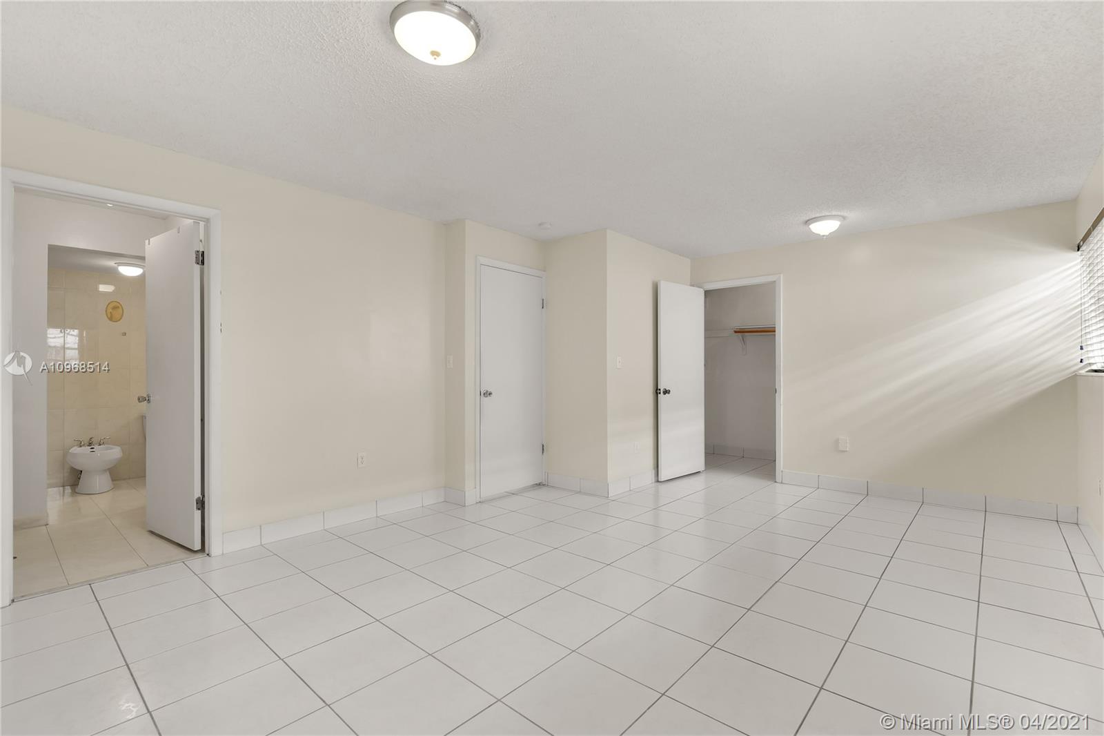 See details / 2512 sq. ft. $ 2021-04-12 0 Photo