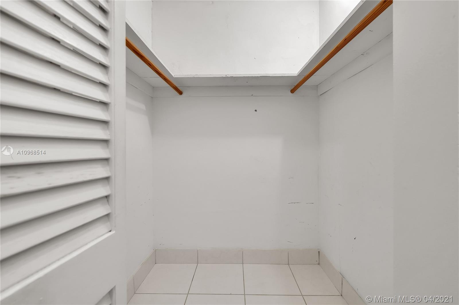 See details / 2512 sq. ft. $ 2021-04-12 0 Photo