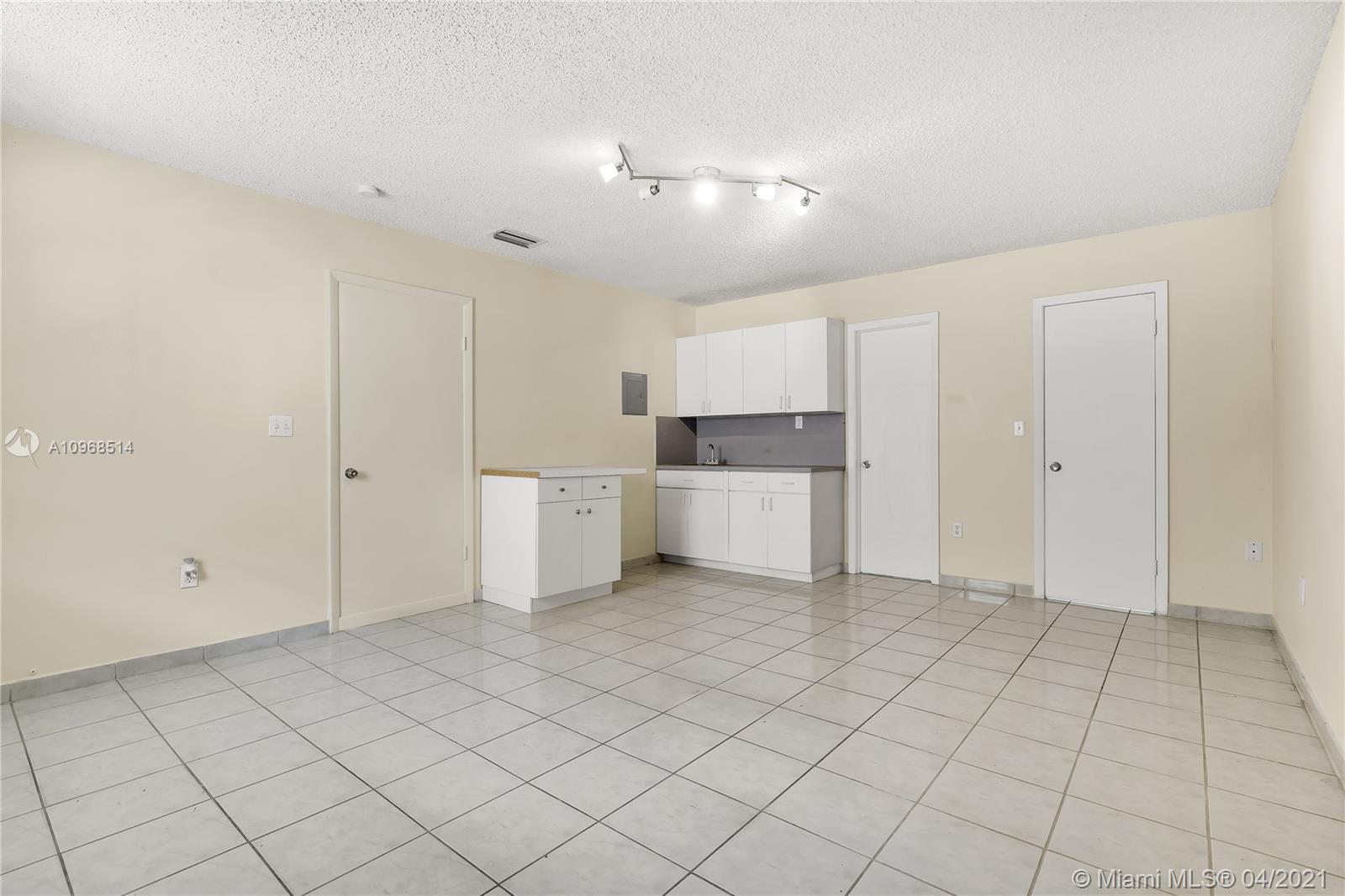 See details / 2512 sq. ft. $ 2021-04-12 0 Photo