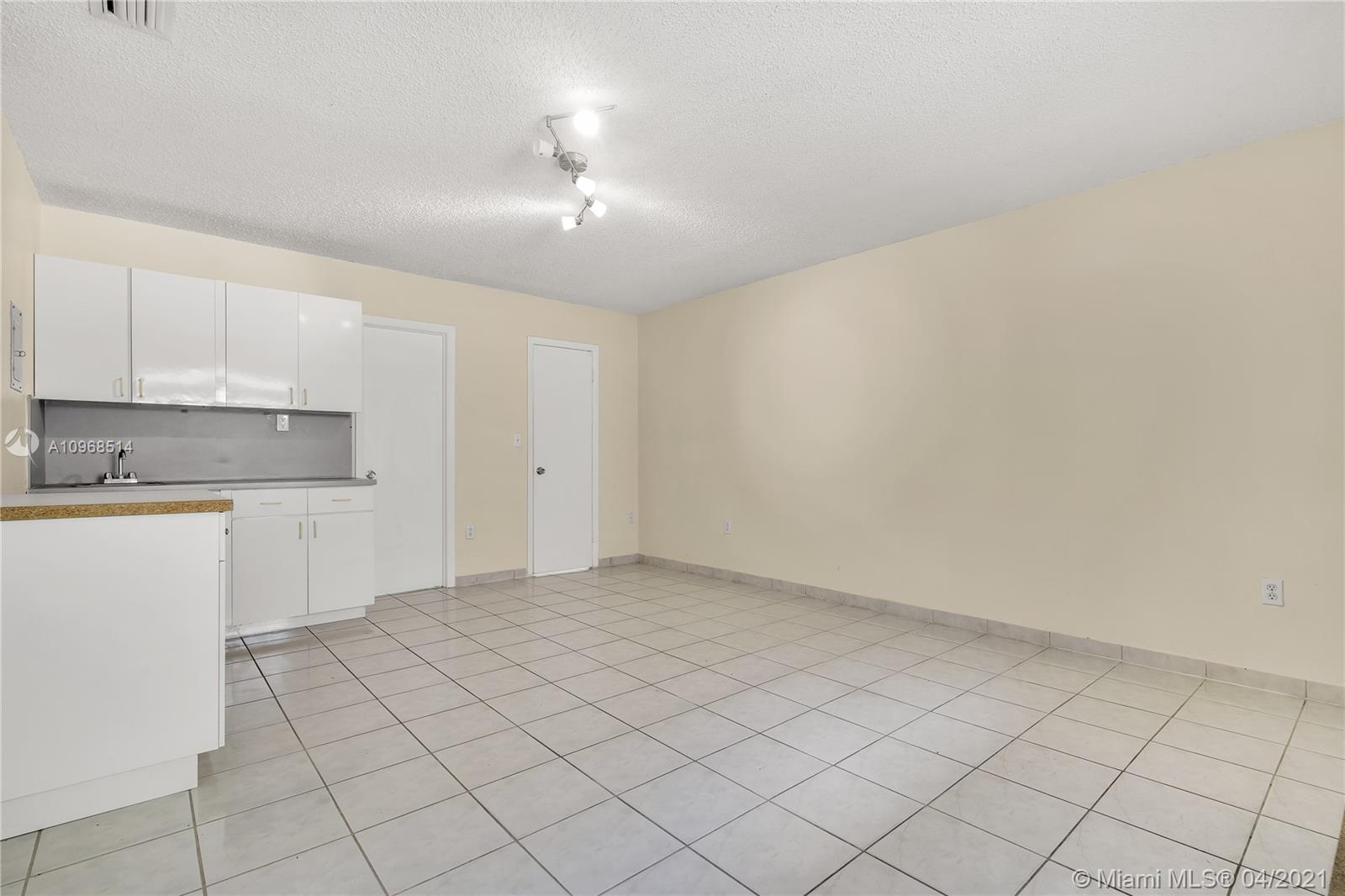 See details / 2512 sq. ft. $ 2021-04-12 0 Photo