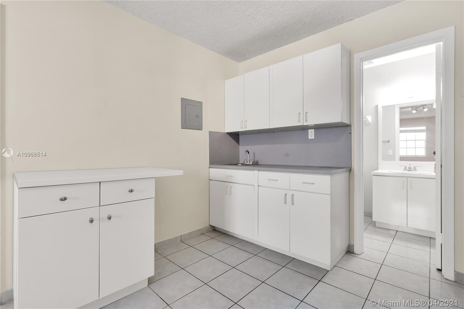 See details / 2512 sq. ft. $ 2021-04-12 0 Photo