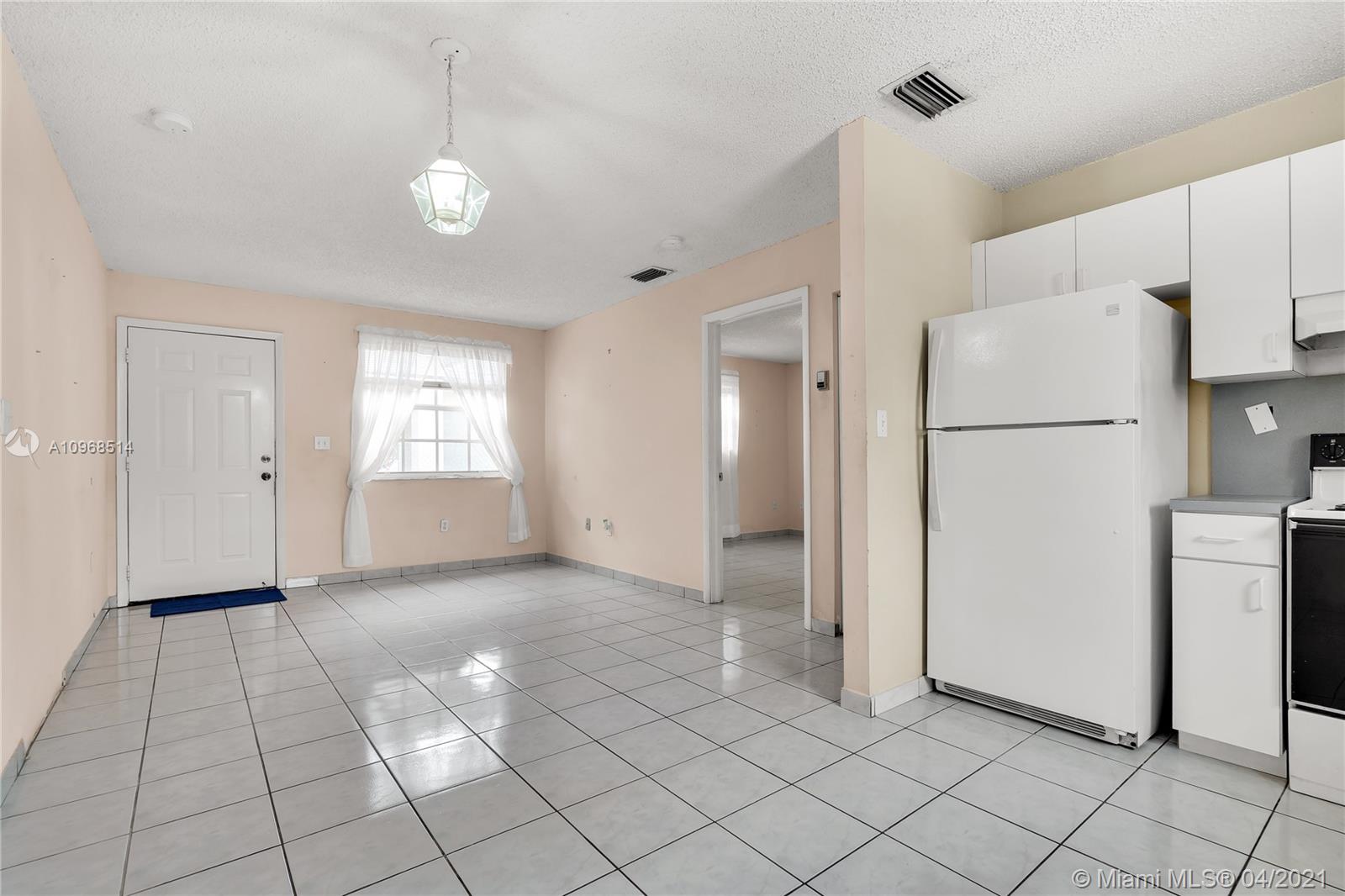 See details / 2512 sq. ft. $ 2021-04-12 0 Photo