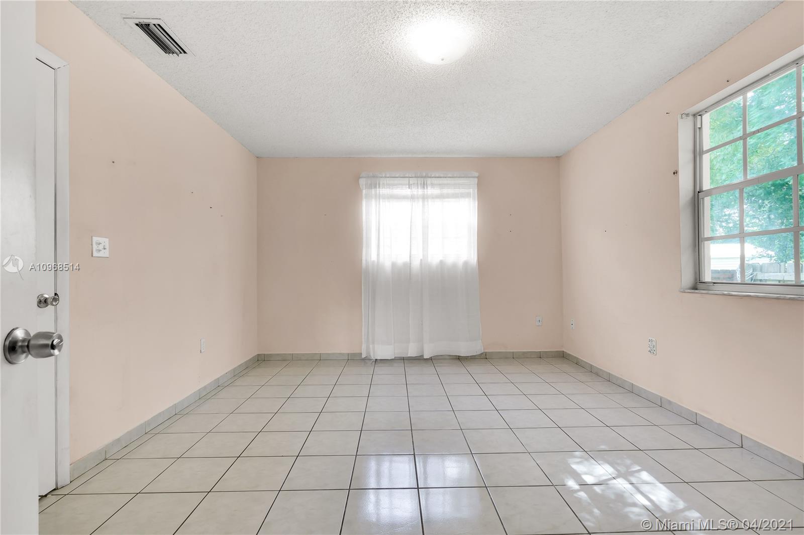 See details / 2512 sq. ft. $ 2021-04-12 0 Photo