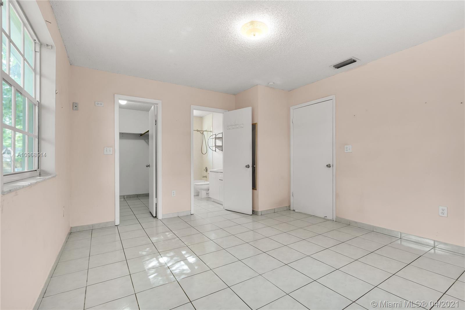 See details / 2512 sq. ft. $ 2021-04-12 0 Photo