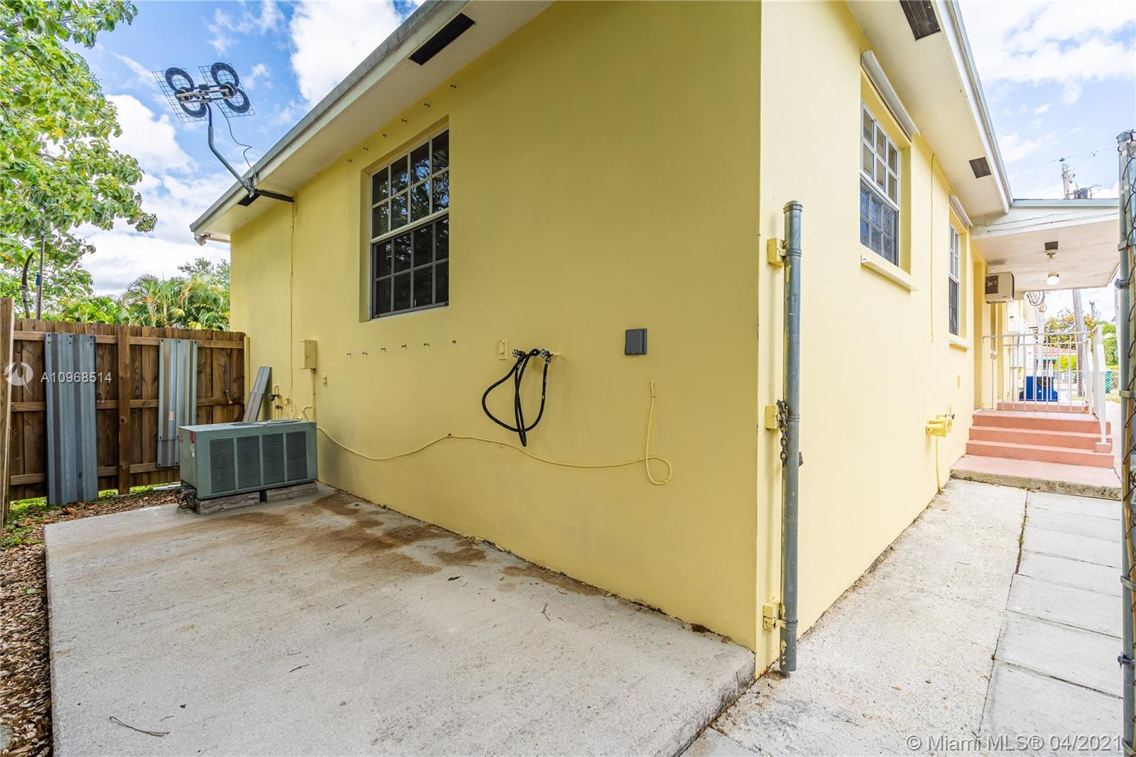 See details / 2512 sq. ft. $ 2021-04-12 0 Photo
