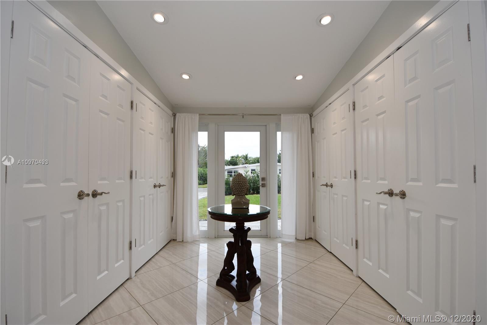 See details / 1725 sq. ft. $ 2020-12-12 0 Photo
