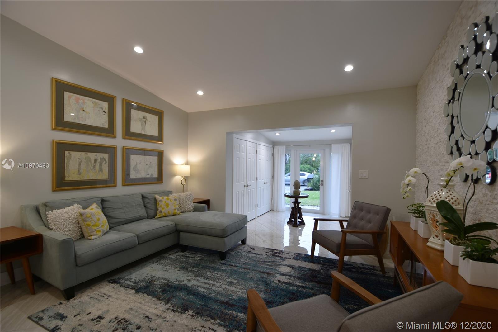 See details / 1725 sq. ft. $ 2020-12-12 0 Photo