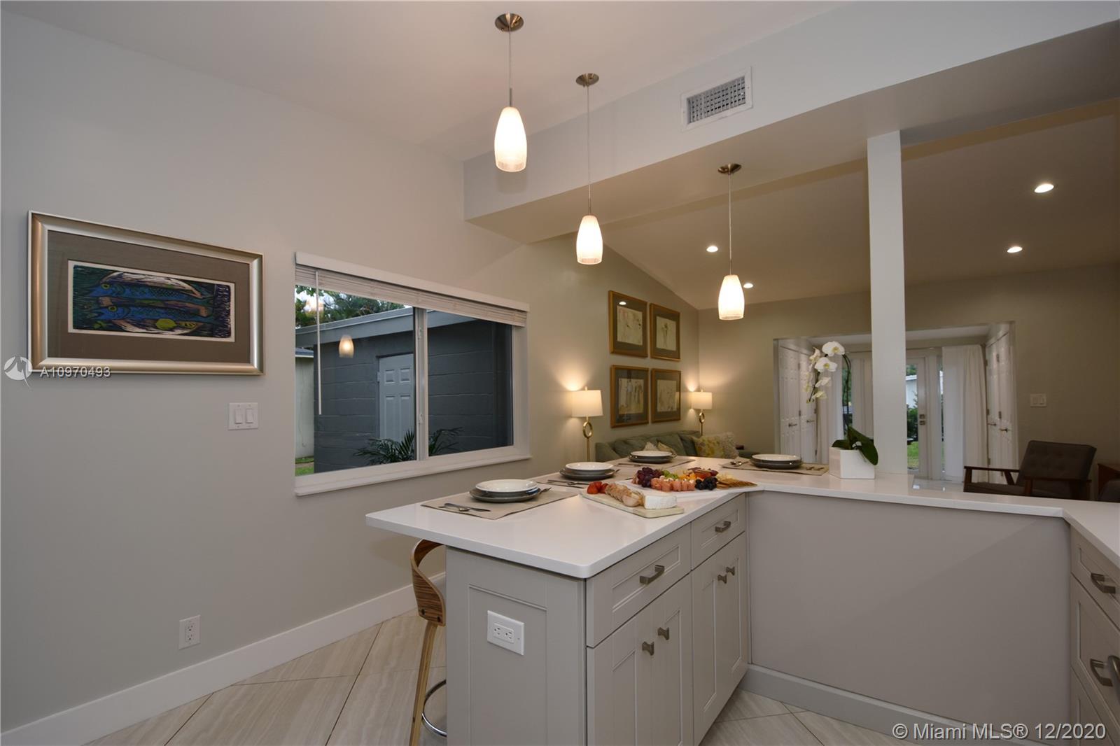 See details / 1725 sq. ft. $ 2020-12-12 0 Photo