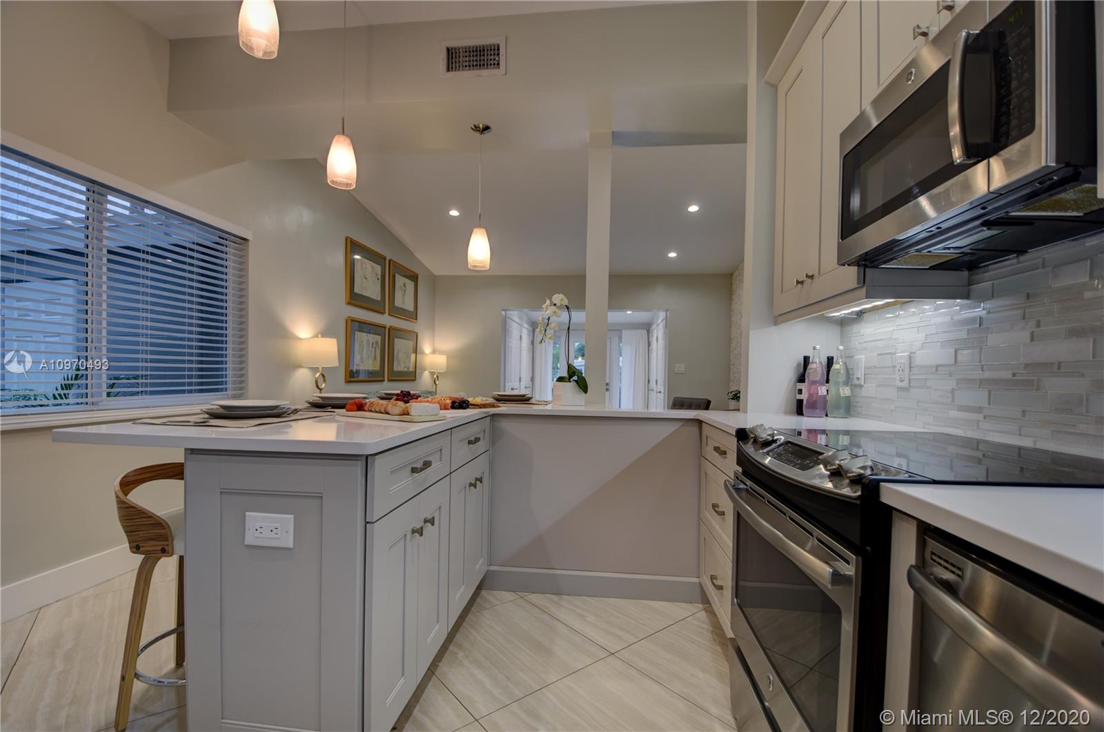 See details / 1725 sq. ft. $ 2020-12-12 0 Photo