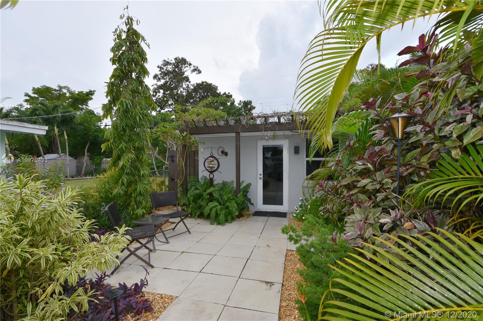 See details / 1725 sq. ft. $ 2020-12-12 0 Photo