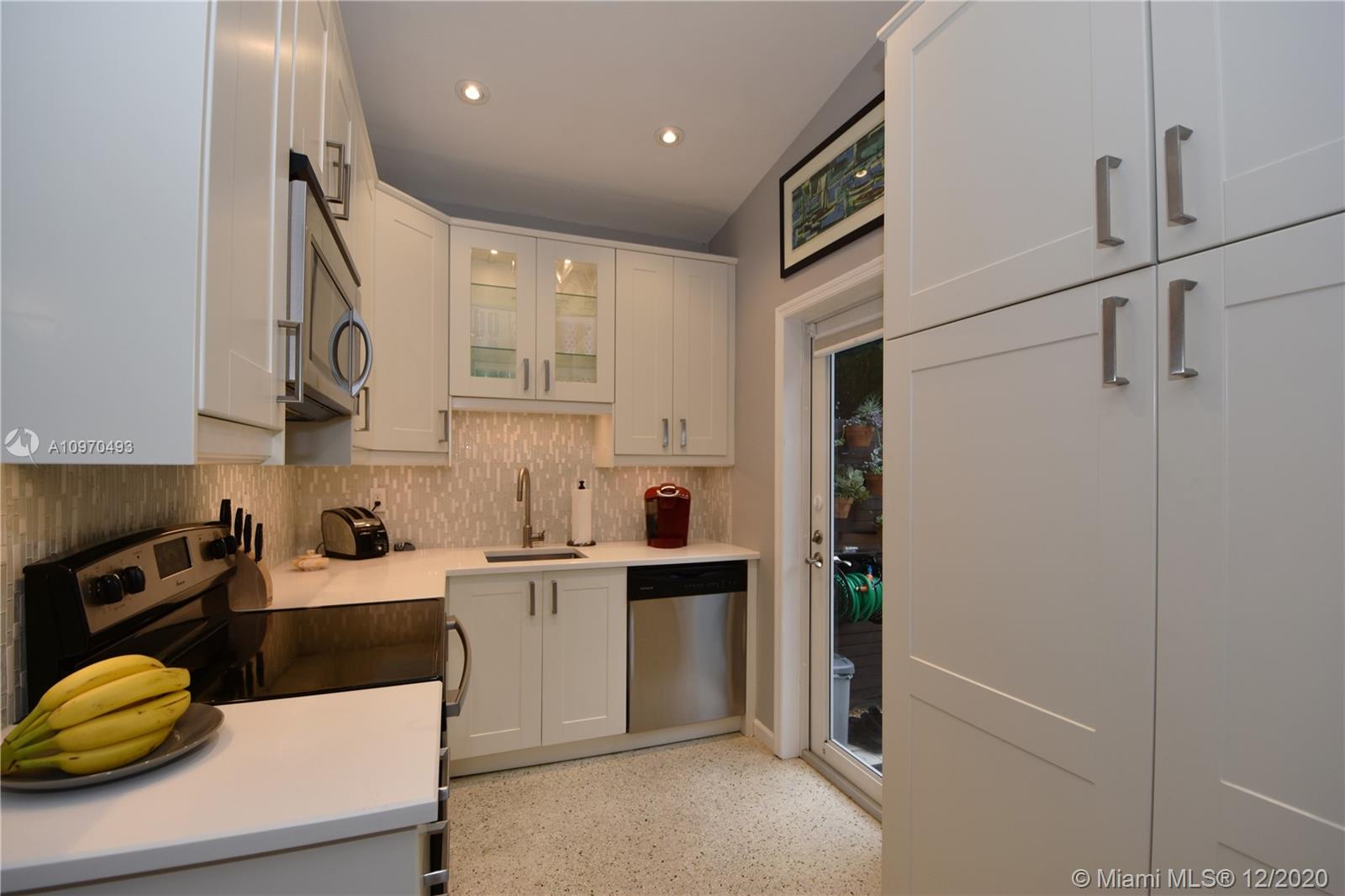 See details / 1725 sq. ft. $ 2020-12-12 0 Photo