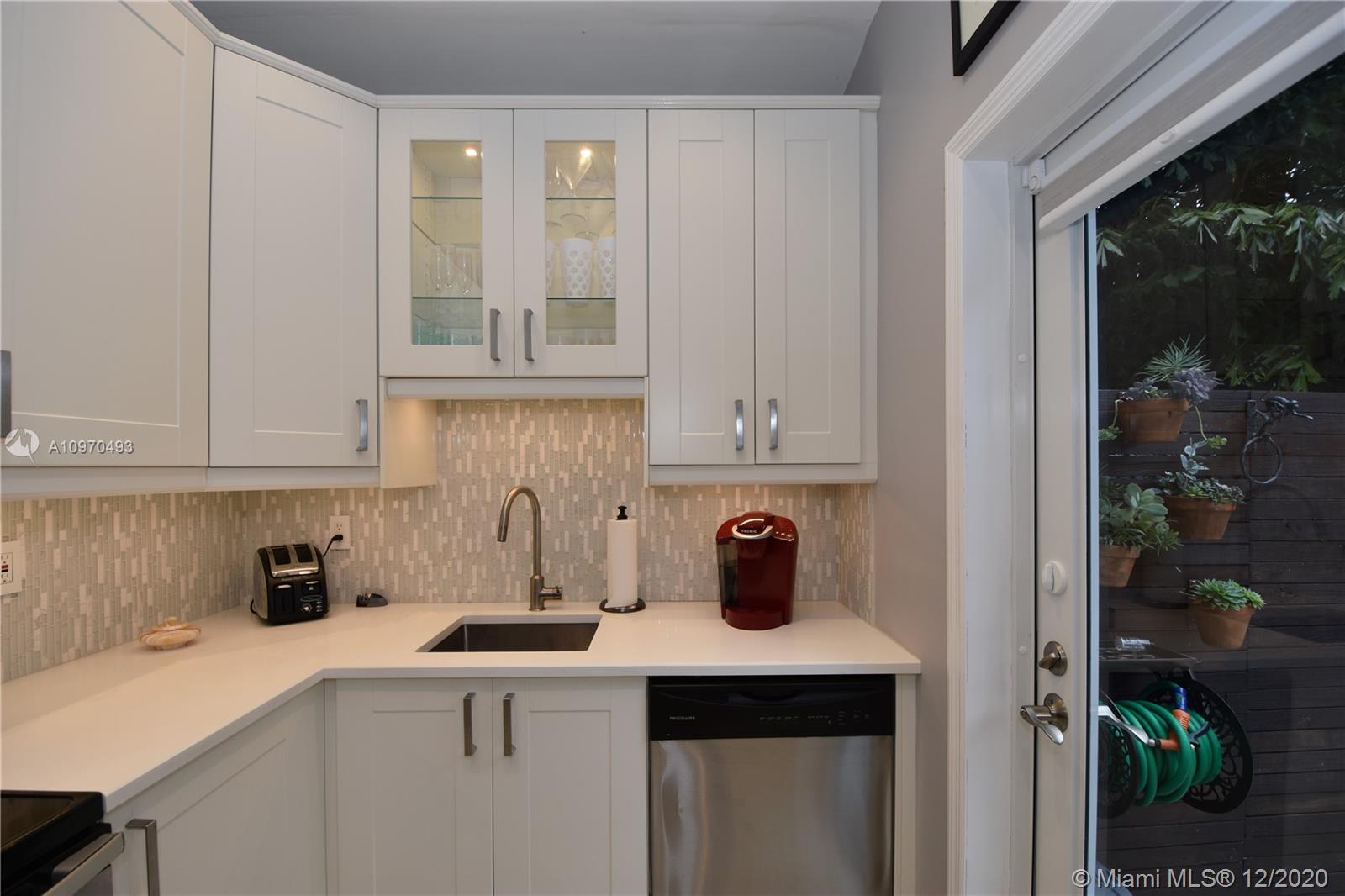 See details / 1725 sq. ft. $ 2020-12-12 0 Photo