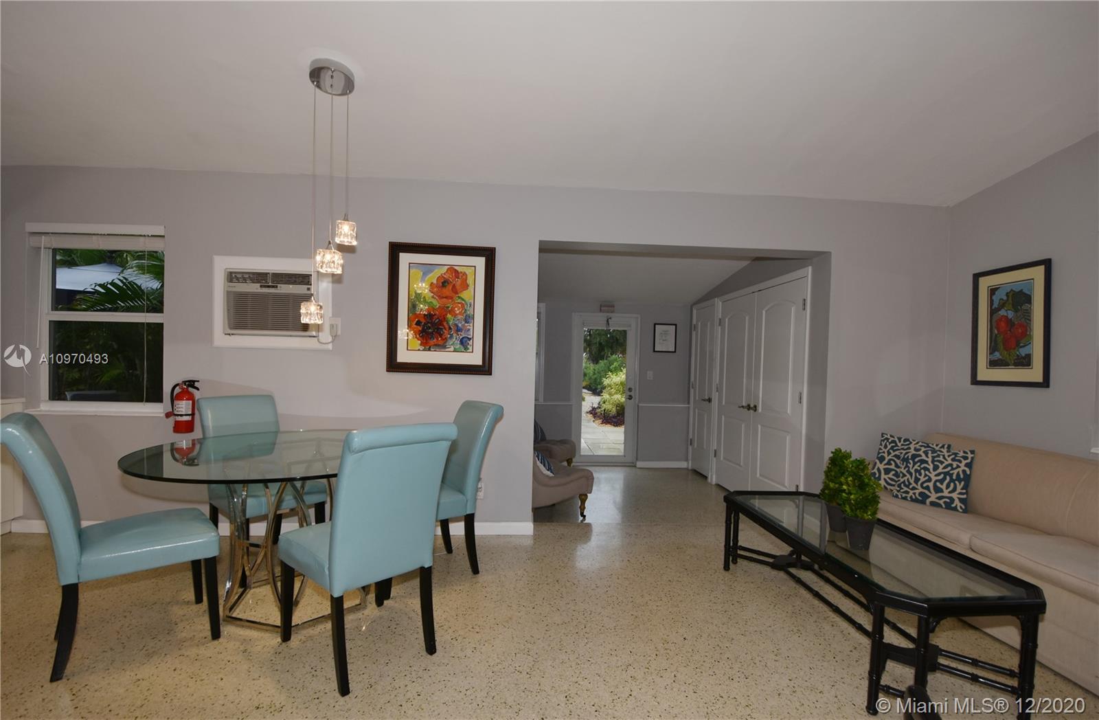 See details / 1725 sq. ft. $ 2020-12-12 0 Photo