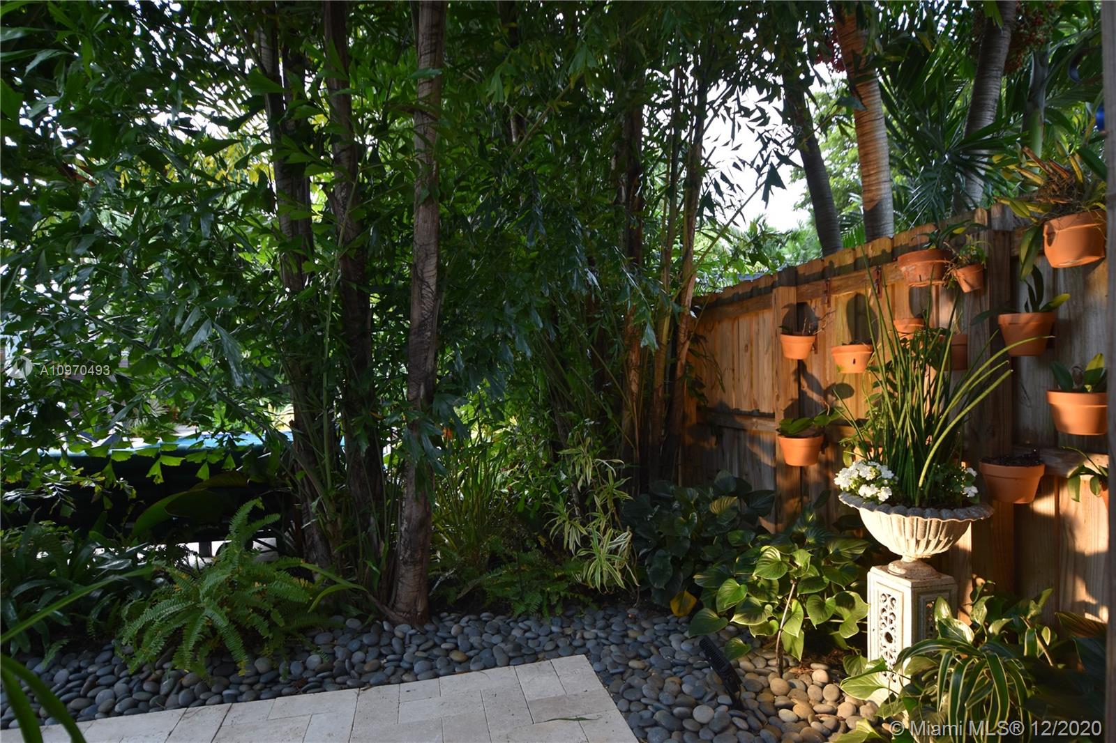See details / 1725 sq. ft. $ 2020-12-12 0 Photo