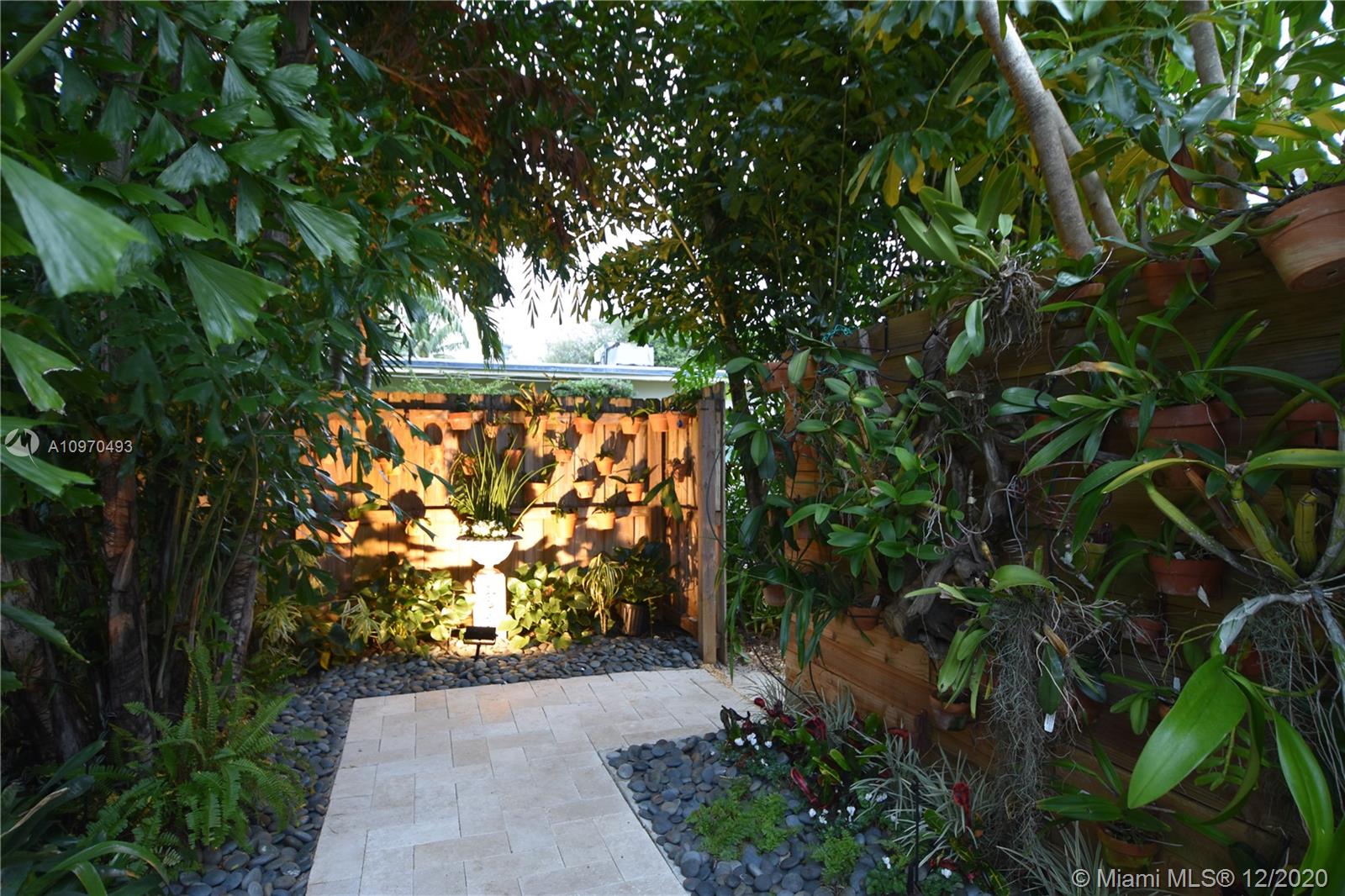 See details / 1725 sq. ft. $ 2020-12-12 0 Photo