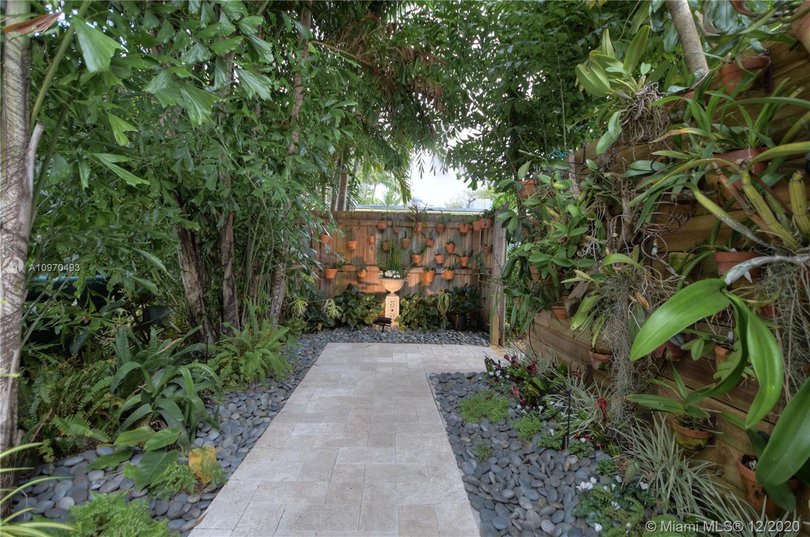 See details / 1725 sq. ft. $ 2020-12-12 0 Photo