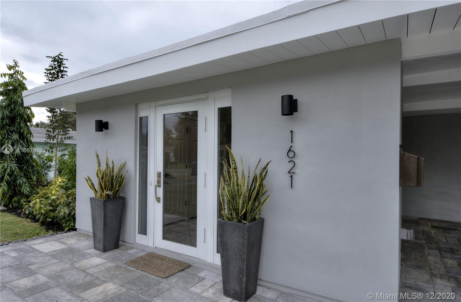 See details / 1725 sq. ft. $ 2020-12-12 0 Photo