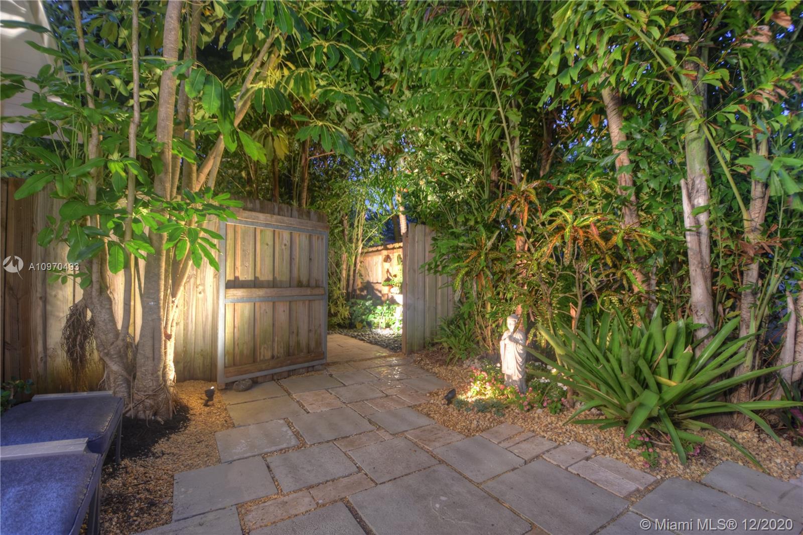 See details / 1725 sq. ft. $ 2020-12-12 0 Photo