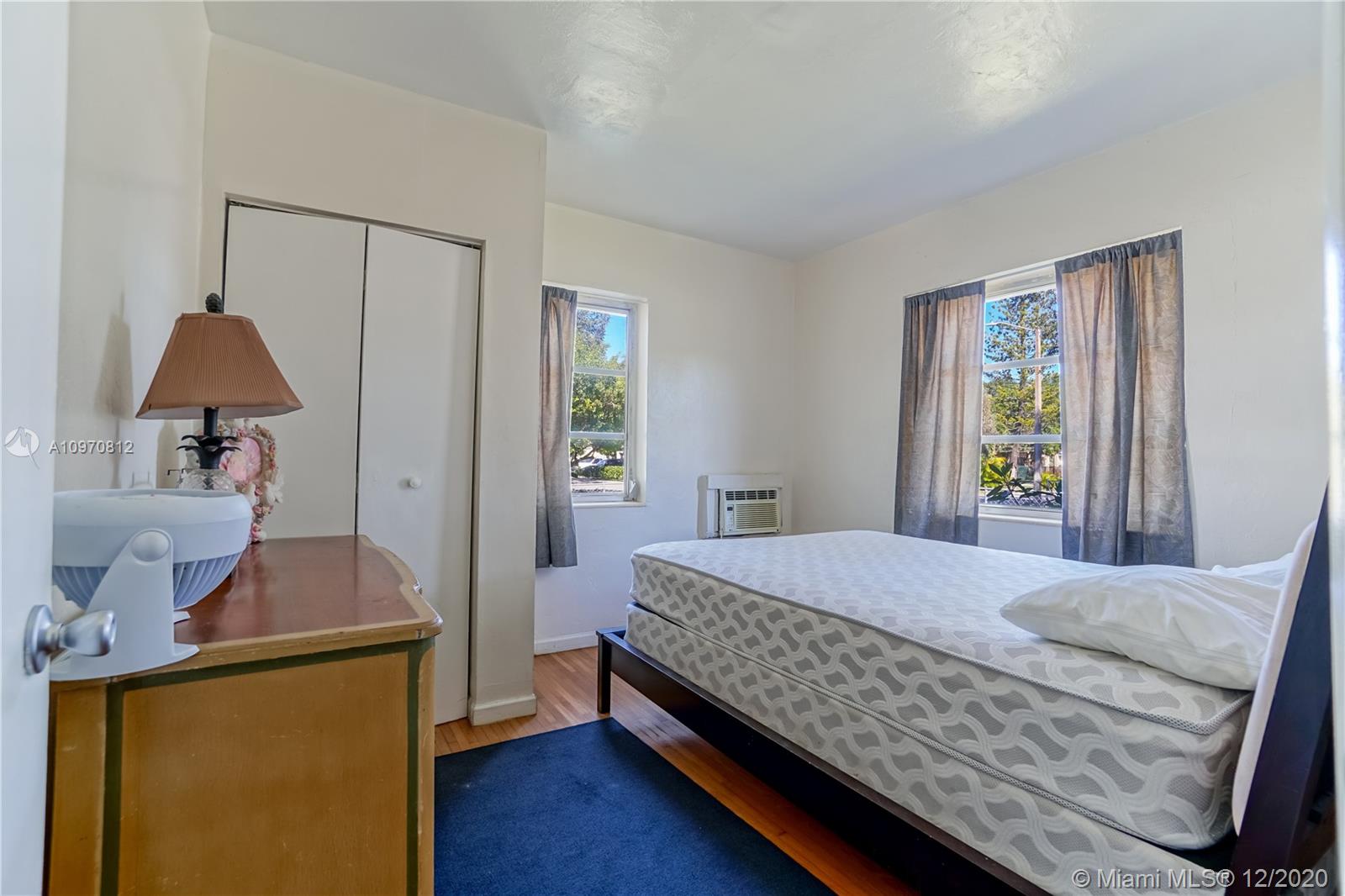 See details / 2376 sq. ft. $ 2020-12-14 0 Photo