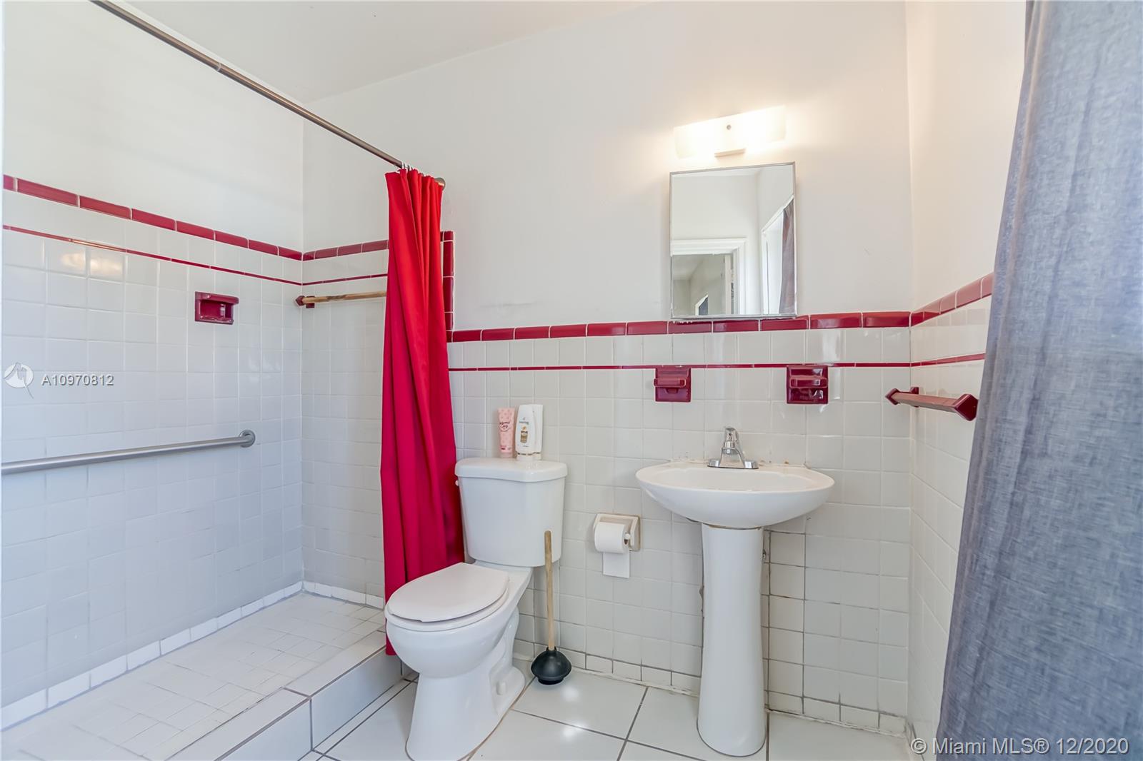 See details / 2376 sq. ft. $ 2020-12-14 0 Photo