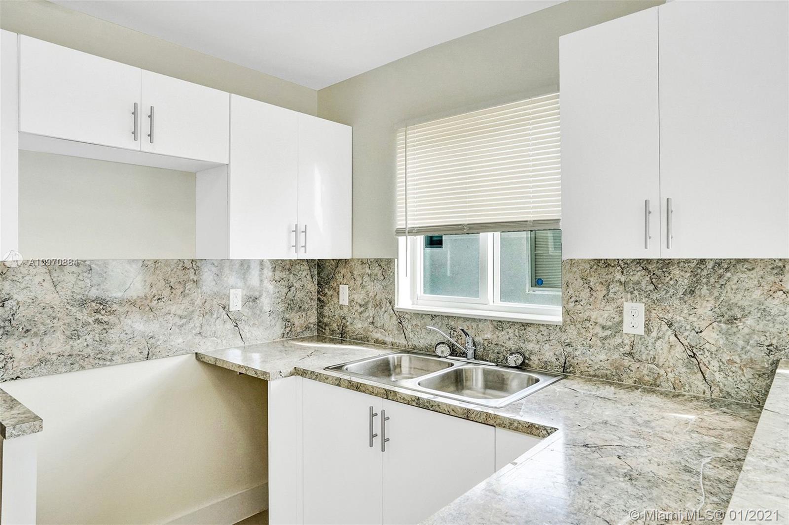 See details / 2428 sq. ft. $ 2020-12-14 0 Photo