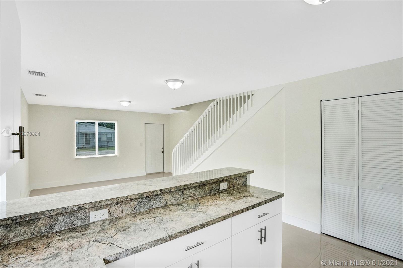 See details / 2428 sq. ft. $ 2020-12-14 0 Photo