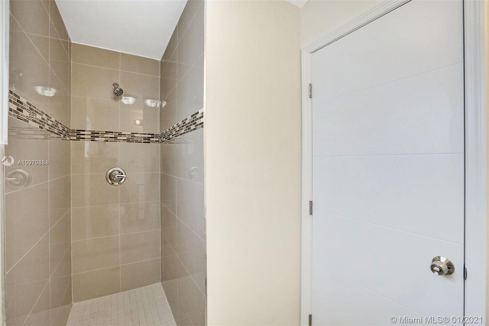 See details / 2428 sq. ft. $ 2020-12-14 0 Photo