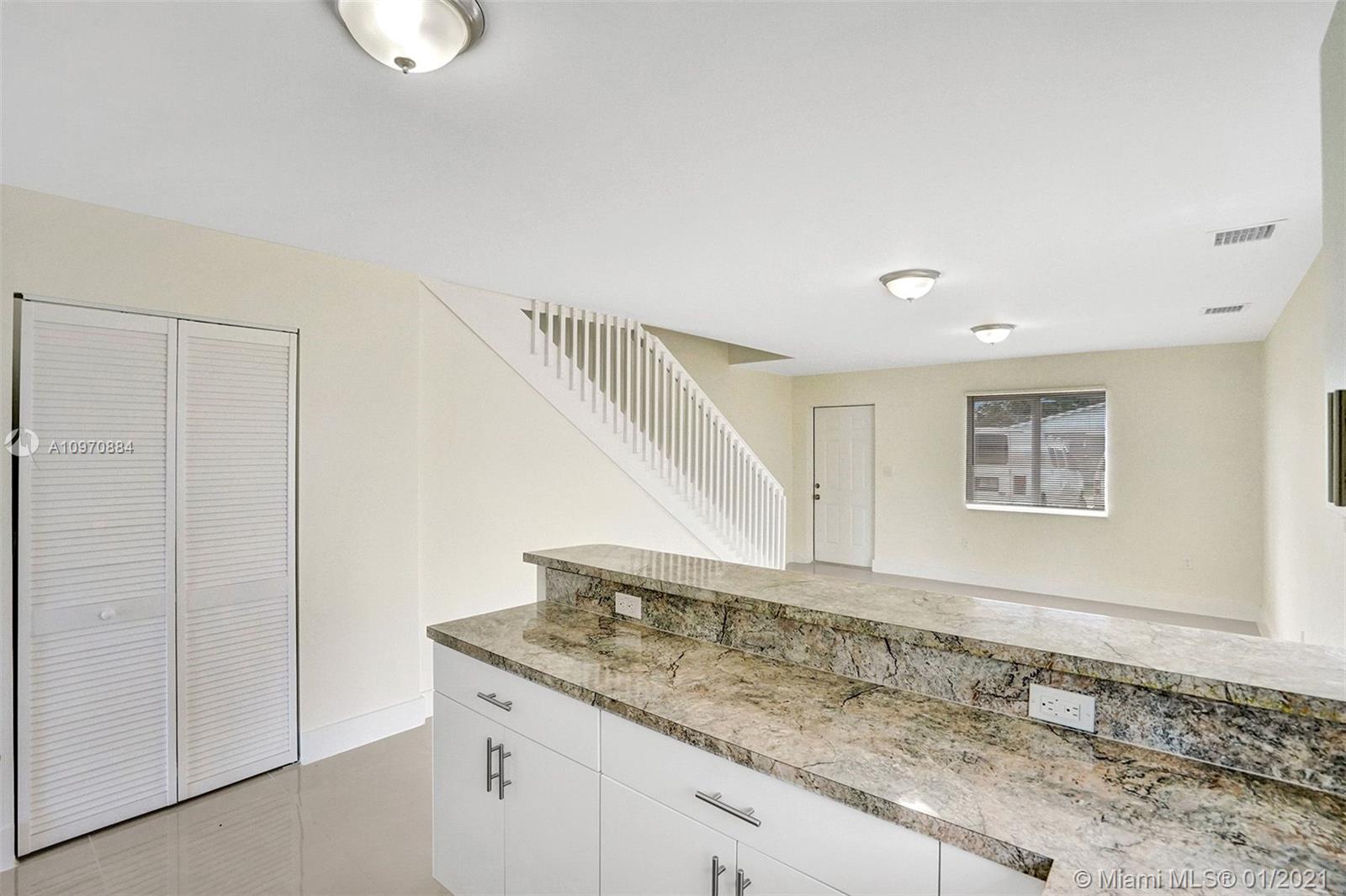 See details / 2428 sq. ft. $ 2020-12-14 0 Photo