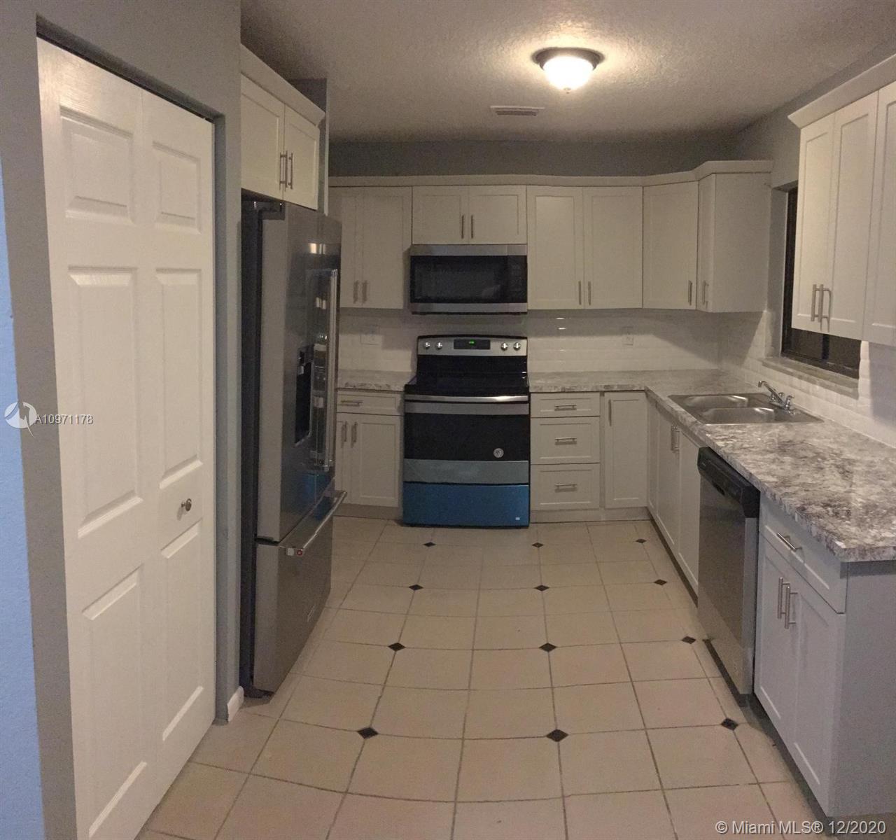 See details / 2505 sq. ft. $ 2020-12-14 0 Photo