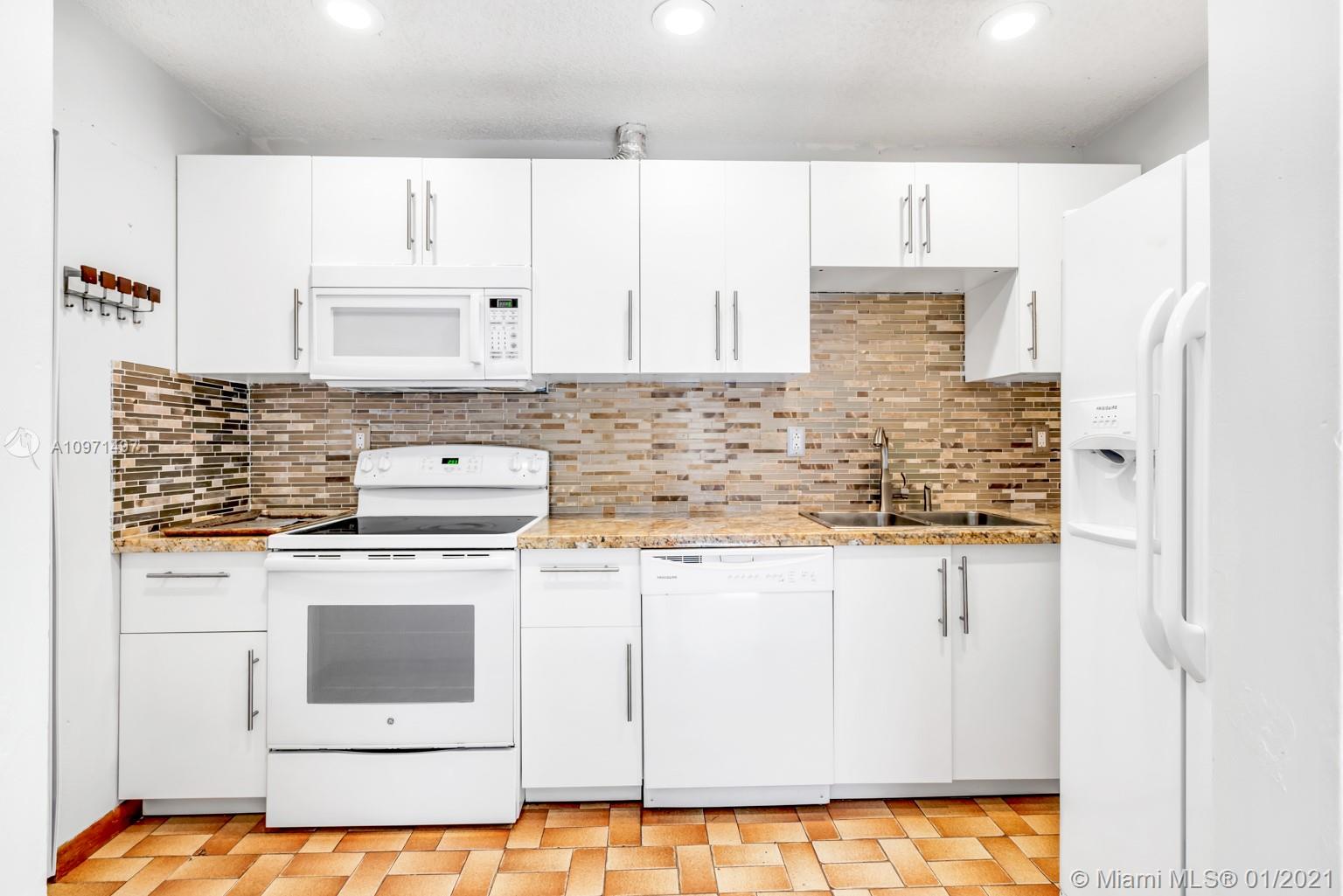 See details / 2984 sq. ft. $ 2020-12-15 0 Photo