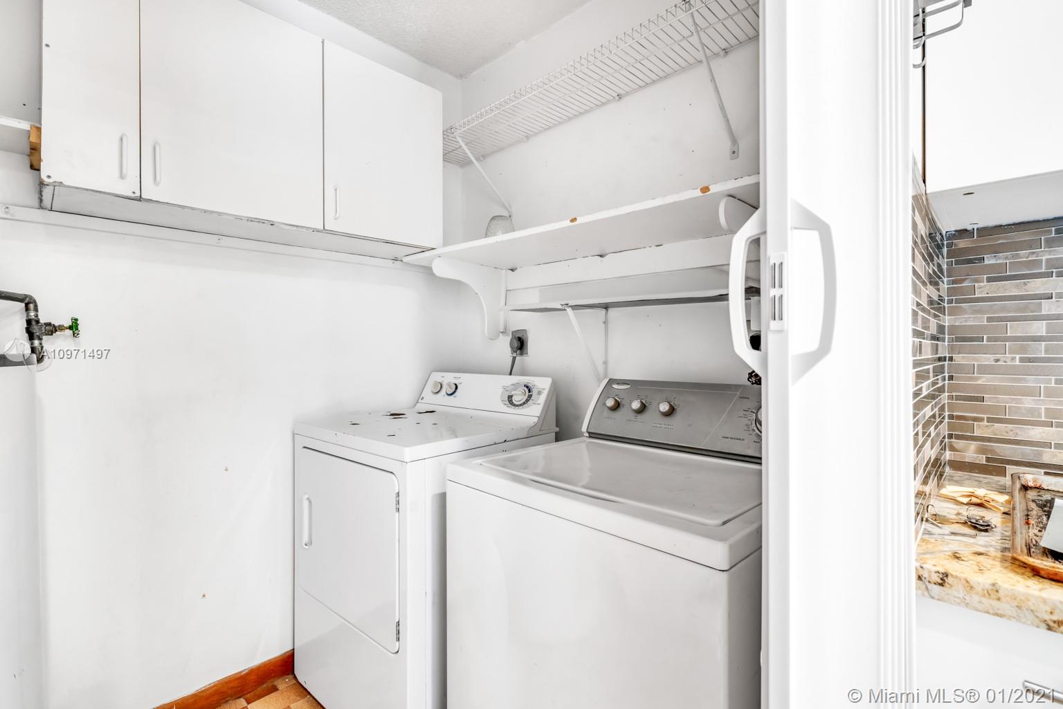 See details / 2984 sq. ft. $ 2020-12-15 0 Photo