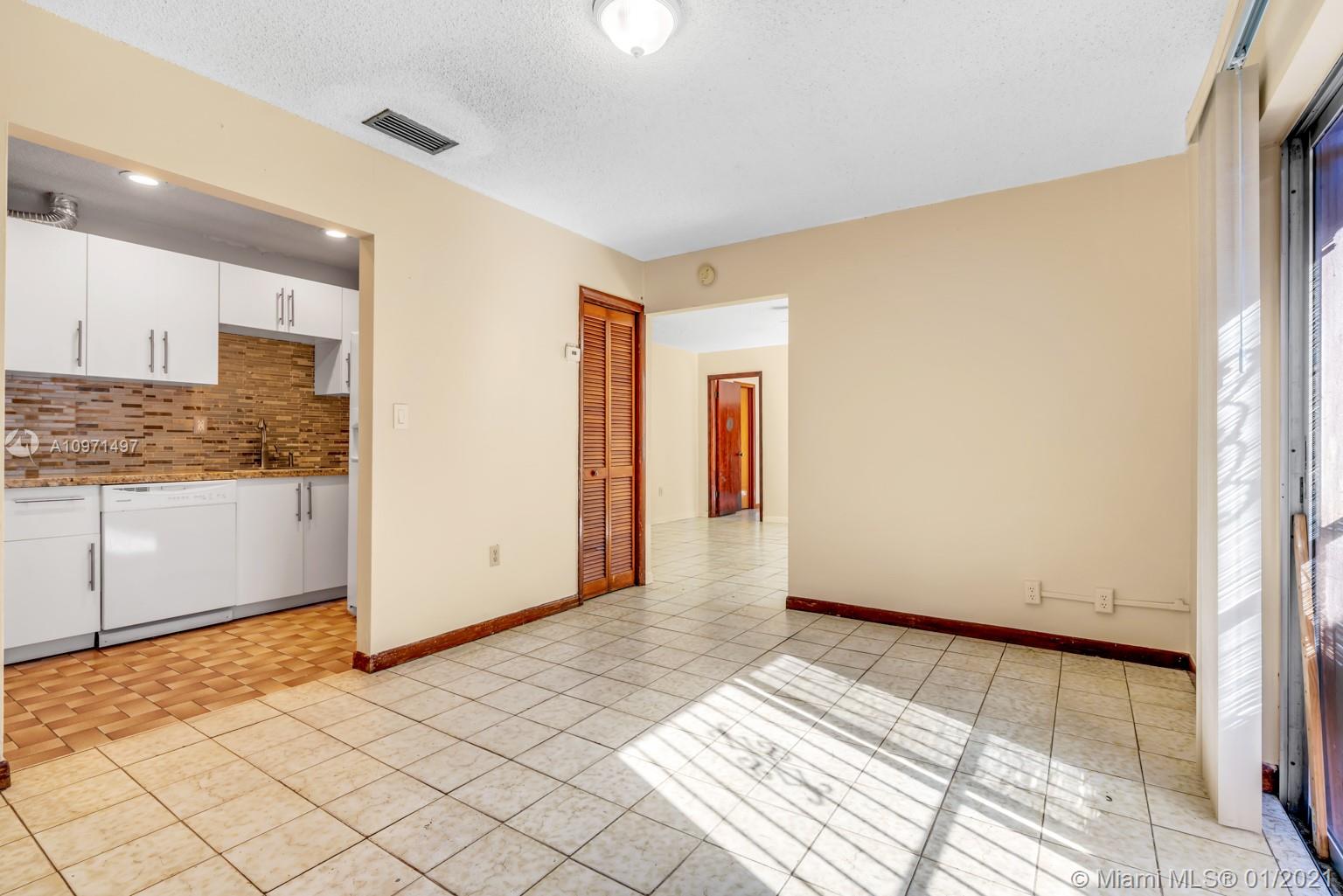 See details / 2984 sq. ft. $ 2020-12-15 0 Photo
