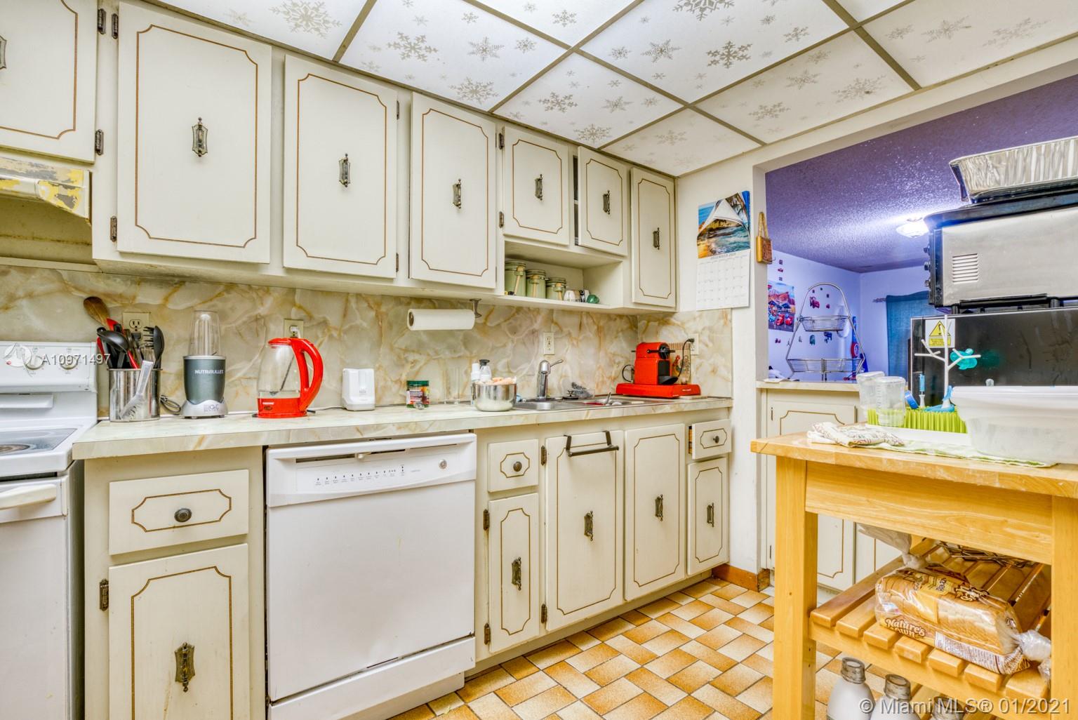 See details / 2984 sq. ft. $ 2020-12-15 0 Photo