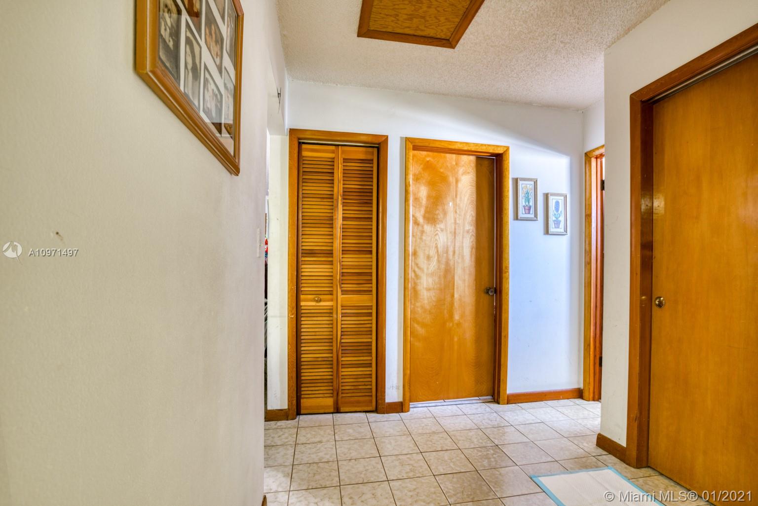 See details / 2984 sq. ft. $ 2020-12-15 0 Photo