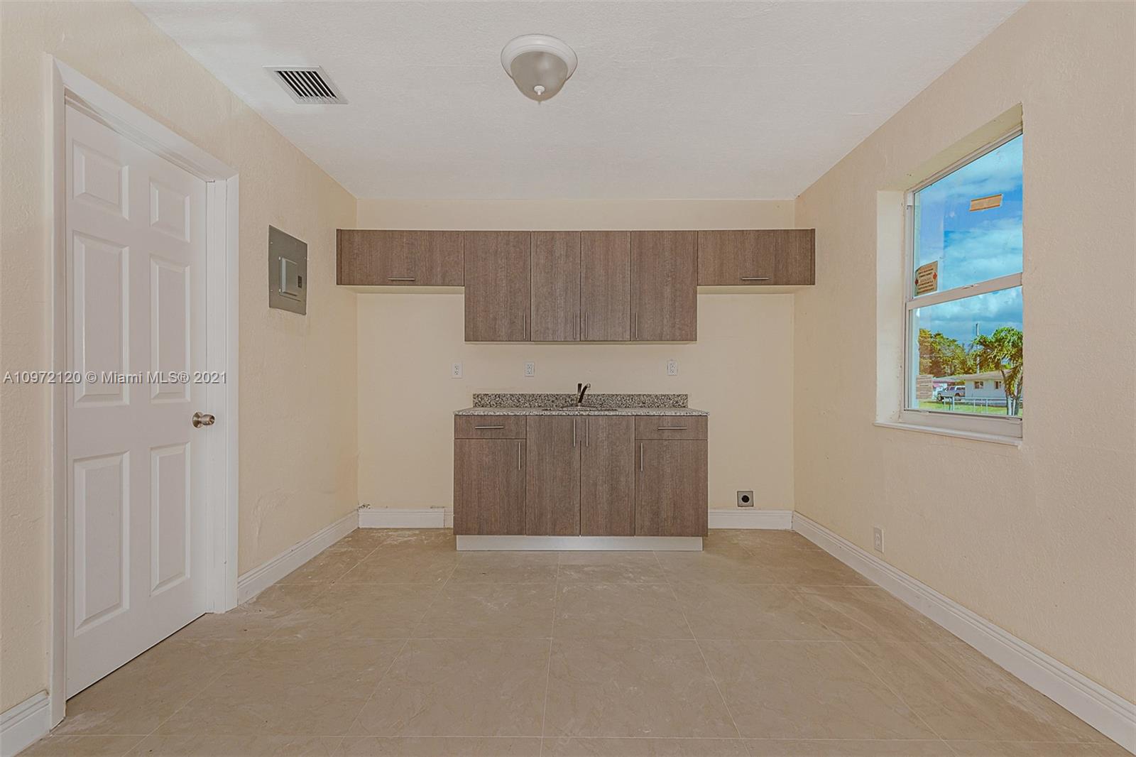 See details / 1113 sq. ft. $ 2020-12-16 0 Photo